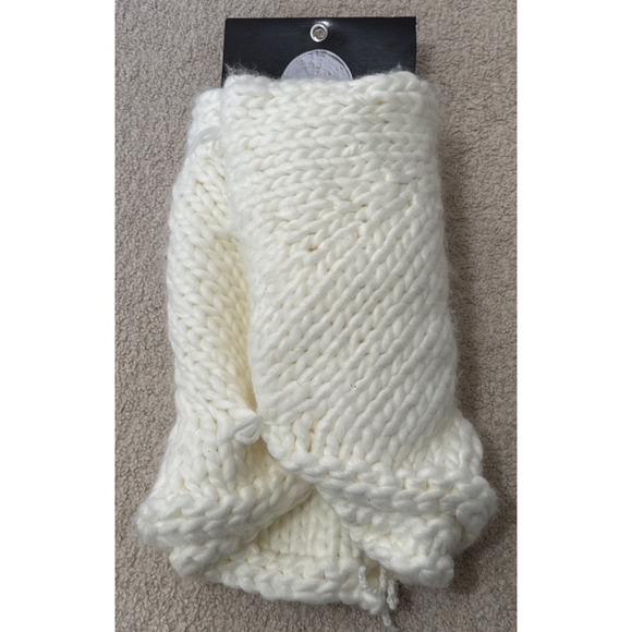 NEW Christmas Shoppe Ivory Chunky Knit Tree Skirt 30" Holiday Decor NIP - Picture 2 of 5